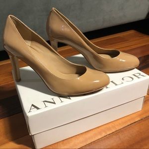 Nude Pumps